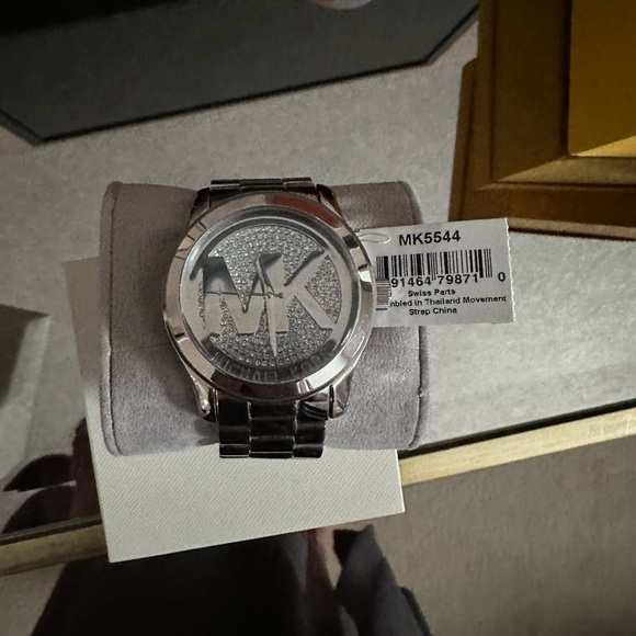 Michael Kors Runway watch - Picture 3 of 4